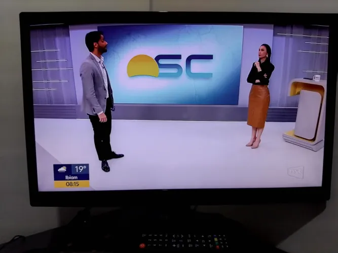 Tv Samsung 22" + Controle + Antena e Não tem HDMI e Não é Smart Não entrego