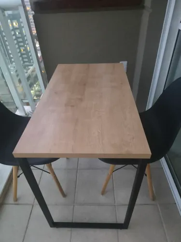 Conjunto de mesa e cadeiras