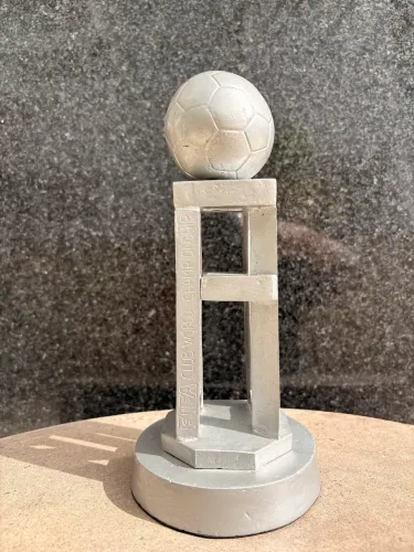 Réplica de troféu do 1º Mundial de Clubes da FIFA em 2000 conquistado pelo Corinthians