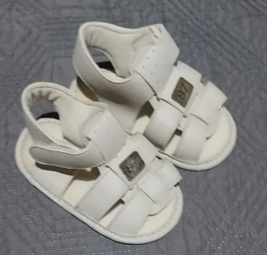 Sandalha para bebê tamanho 16