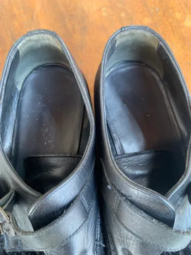 Sapato com fivela com bico preto detalhe em tecido N44 made In Portugal