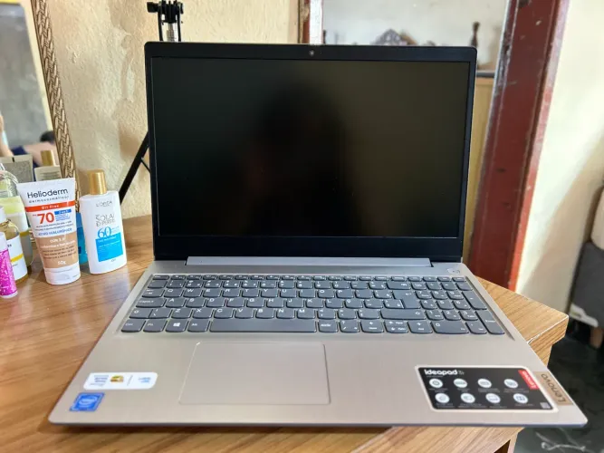 Notebook Lenovo Ideapad 3i Intel Celeron 4GB 128GB - EM ÓTIMO ESTADO DE CONSERVAÇÃO