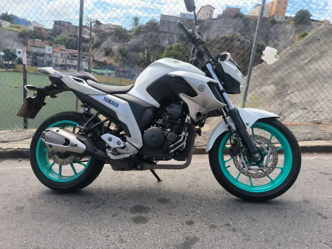 MOTO FAZER 250 MUITO NOVA