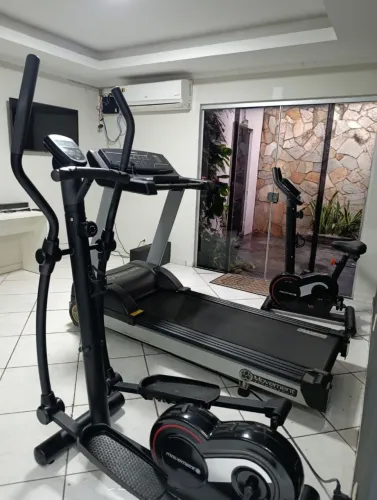 Vendo Studio de acadêmia