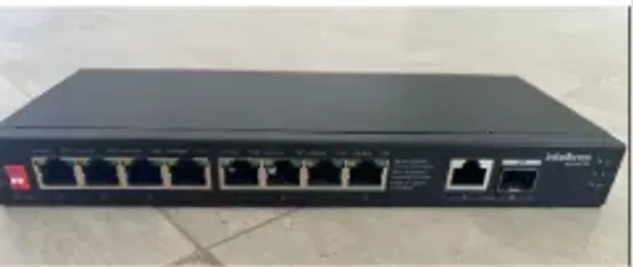 Switch Intelbras S1110G-PA 10 Portas Gigabit (8 Portas PoE + 1 Uplink RJ45 + 1 Uplink SFP)