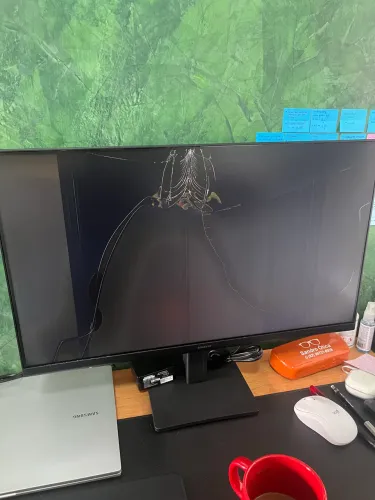 Monitor SAMSUNG essencial S3 (com defeito na tela)