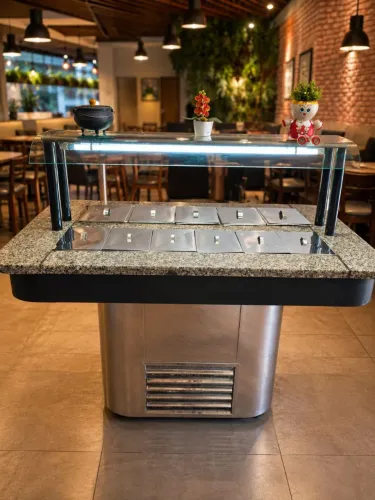 Buffet self service 2em1 salada e comida aquecida