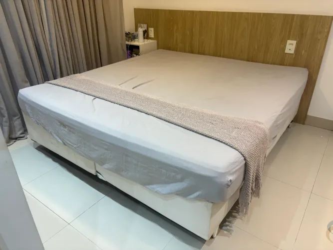 Cama King Ortobom em ótimo estado