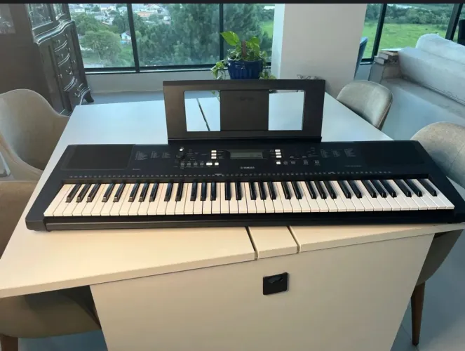 TECLADO YAMAHA PSR-EW310 (76 TECLAS) - IMPECÁVEL