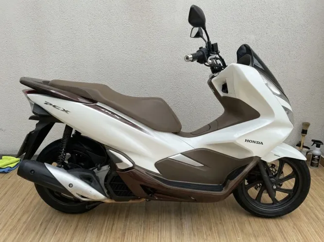 PCX DLX 2021
