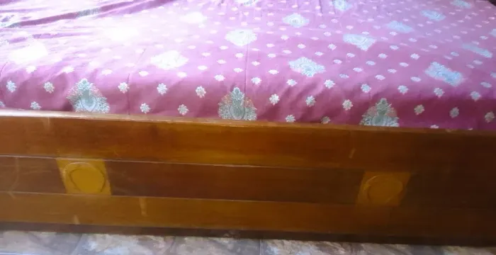 Antiga e grande bicama madeira Cama auxiliar com roldanas *Descrição