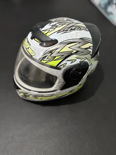 Capacete