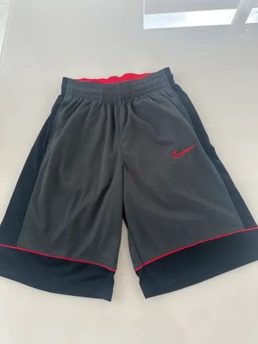 Bermuda Nike
