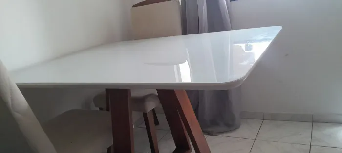 Mesa de jantar 1,20X0,90 laca off tampo de vidro