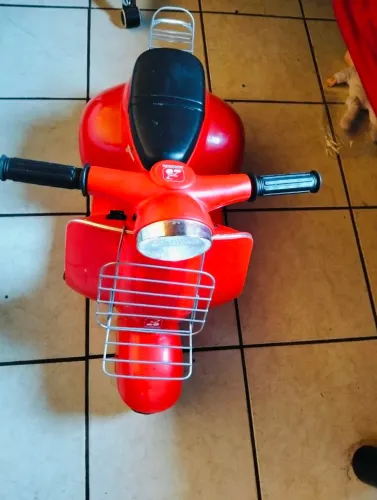 Moto elétrica infantil BANDEIRANTES