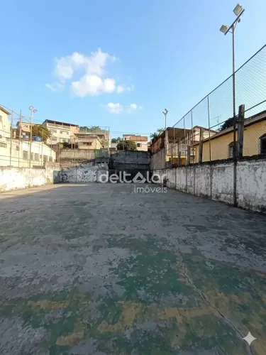 Lote com 360 metros quadrados no bairro São Tomaz