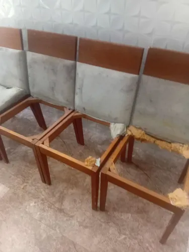 Vd.04 cadeira para cozinha madeira toda perfeita precisando fazer reforma nos assento