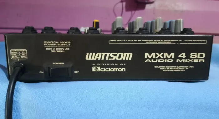 Mesa de som