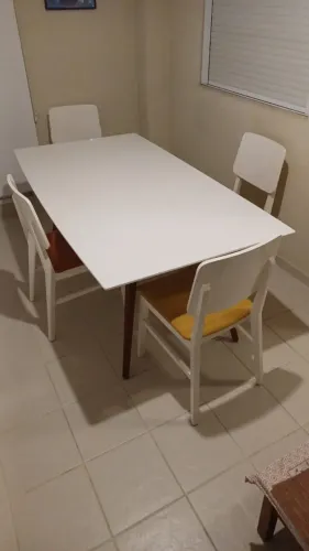 Mesa de 6 lugares, retangular com 6 cadeiras