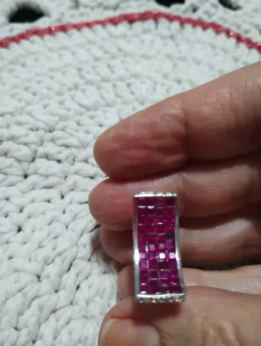 Anel de ouro branco 18k e rubis e diamantes 