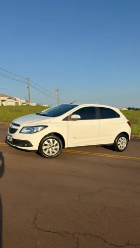 Chevrolet Onix Hatch LT 1.4 8V Flex Power Mec. 4P 2015
