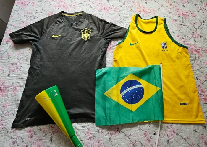 Vendo esse kit de camisas do Brasil e acessórios tamanho G 