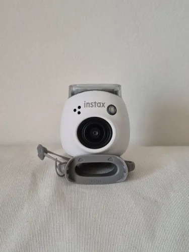 Câmera Instax Pal White + Cartão 64GB - Nova