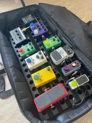 PEDALBOARD COMPLETO À VENDA ? R$ 1.700