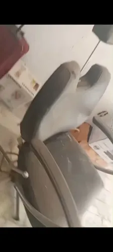 Cadeira de barbeiro e lavatório