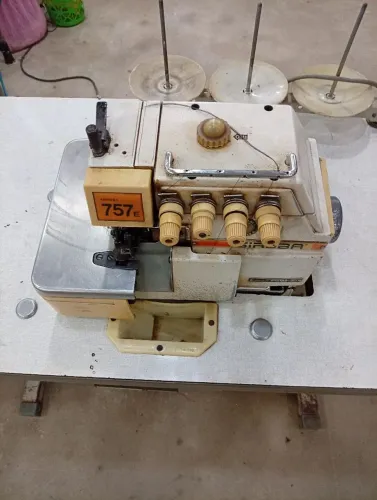 Vendo maquina de costura siruba 5 fios