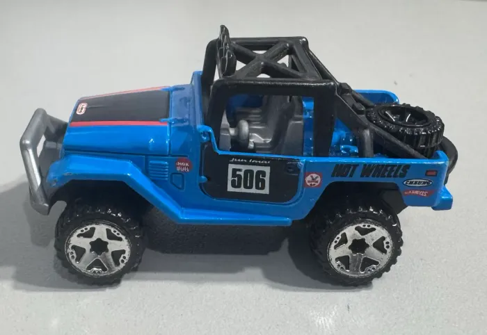 Hot Wheels Toyota Land Cruiser (fora da embalagem) ano: 2010