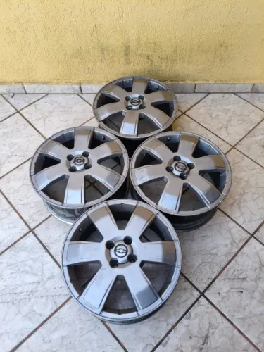 Rodas da Montana aro 17 4x100 sem pneus, Precisa dar um trato, por isso o valor, Pego aro 