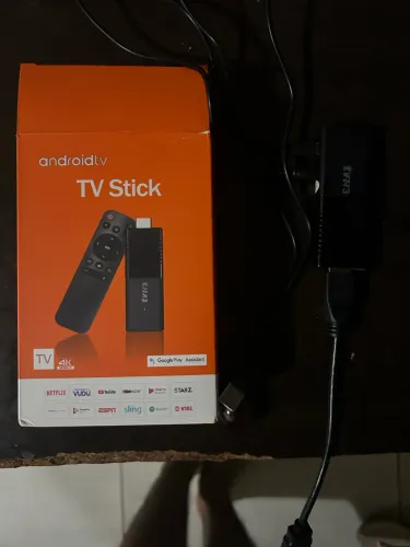 Vendo aparelho TV STICK ANDROID completo 