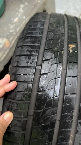 Pneu Pirelli em estado de novo - 185/65/14