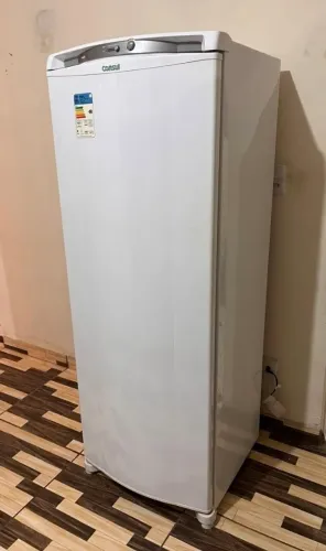 Freezer vertical 1 porta Consul 246l