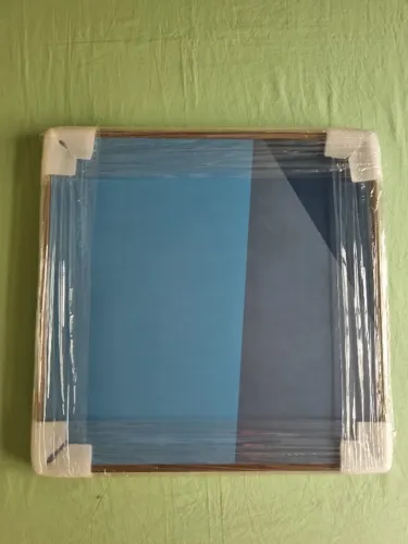 Quadro decorativo abstrato 50x50 moldura madeira escura 2