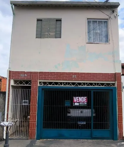 Sobrado à venda no bairro Parque Dona Esther em Cosmópolis/SP.