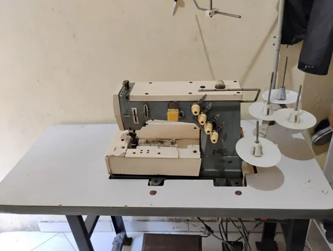 Máquina de costura Galoneira industrial 