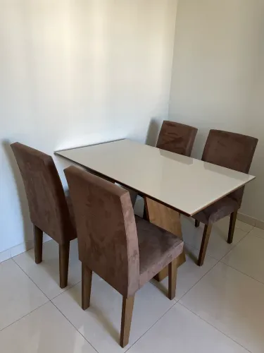 Mesa 4 (quatro) cadeiras