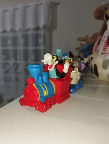 ? COLECIONÁVEIS WALT DISNEY WORLD MCDONALD'S 2023