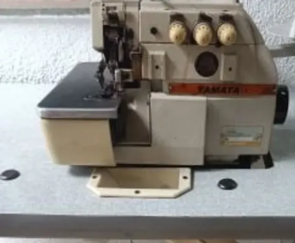 Máquina de Costura Overloque Yamata