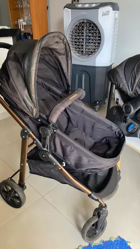 Carrinho de bebê Moisés / Bebê conforto/ base para bebê conforto