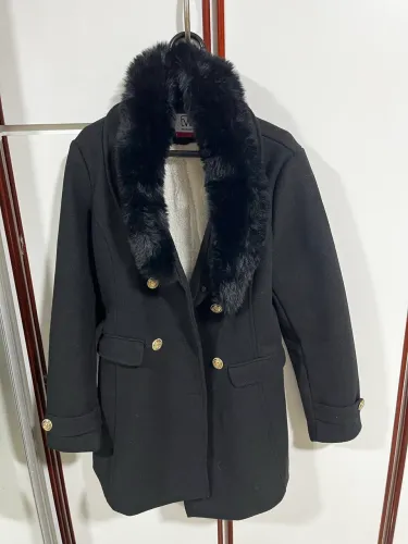 Casaco Sobretudo Preto Feminino c/ Gola de Pelo e Forro Quentinho 