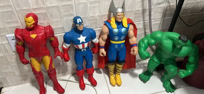 Vendo vingadores tamanho grande pra decoração