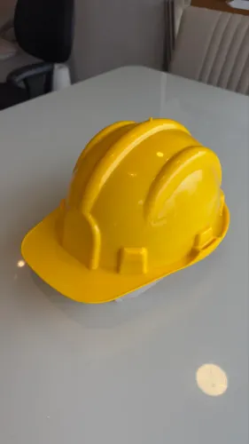 Capacete de proteção amarelo Novo