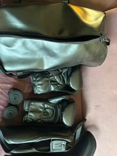 Kit Muay thai - luva, caneleira, bolsa, bandagem e bocal - 14oz M preto