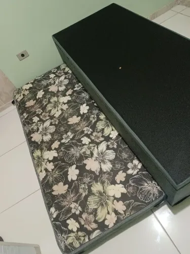 Vende-se cama bi cama de solteiro com baú