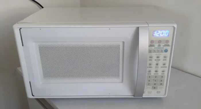 Forno Micro-ondas de 20L Eletrolux