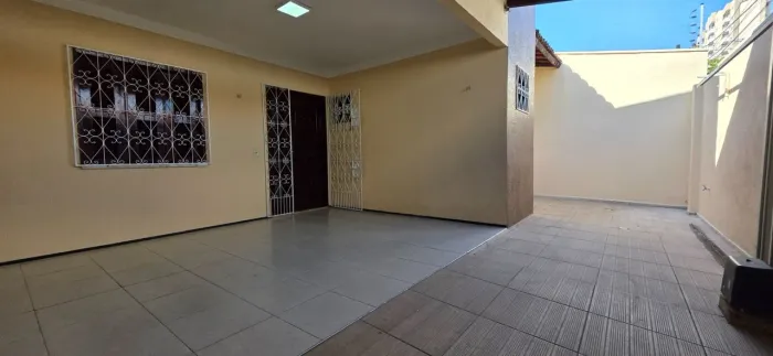 Casa na Maraponga com 03 quartos, 02 vagas, vizinho ao Carajás home center