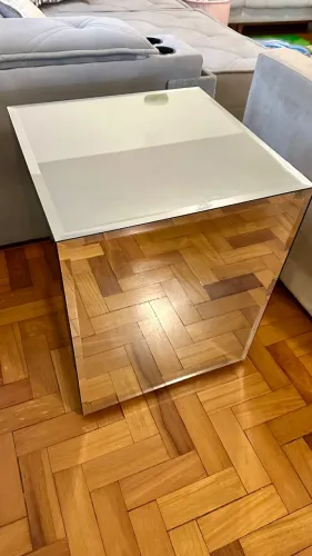 Mesa lateral espelhada